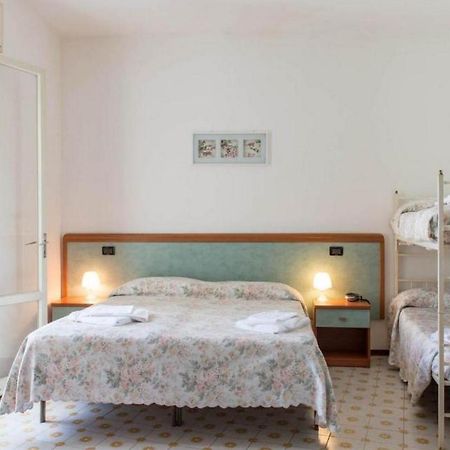 Hotel Levante Sul Mare Lido Di Savio Kültér fotó