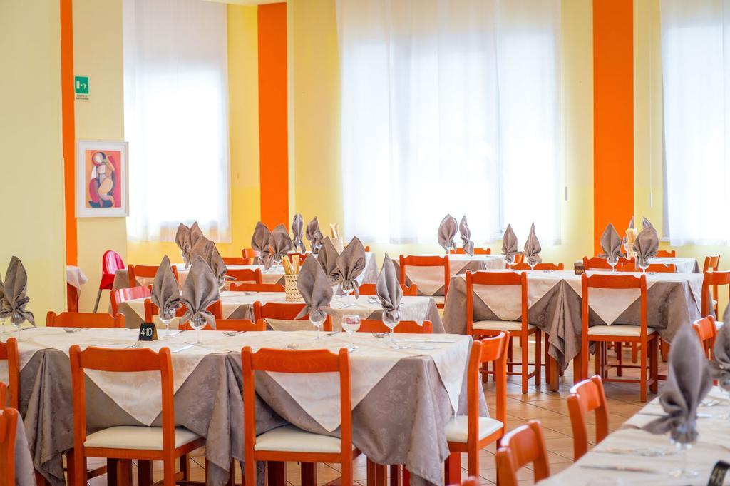 Hotel Levante Sul Mare Lido Di Savio Kültér fotó