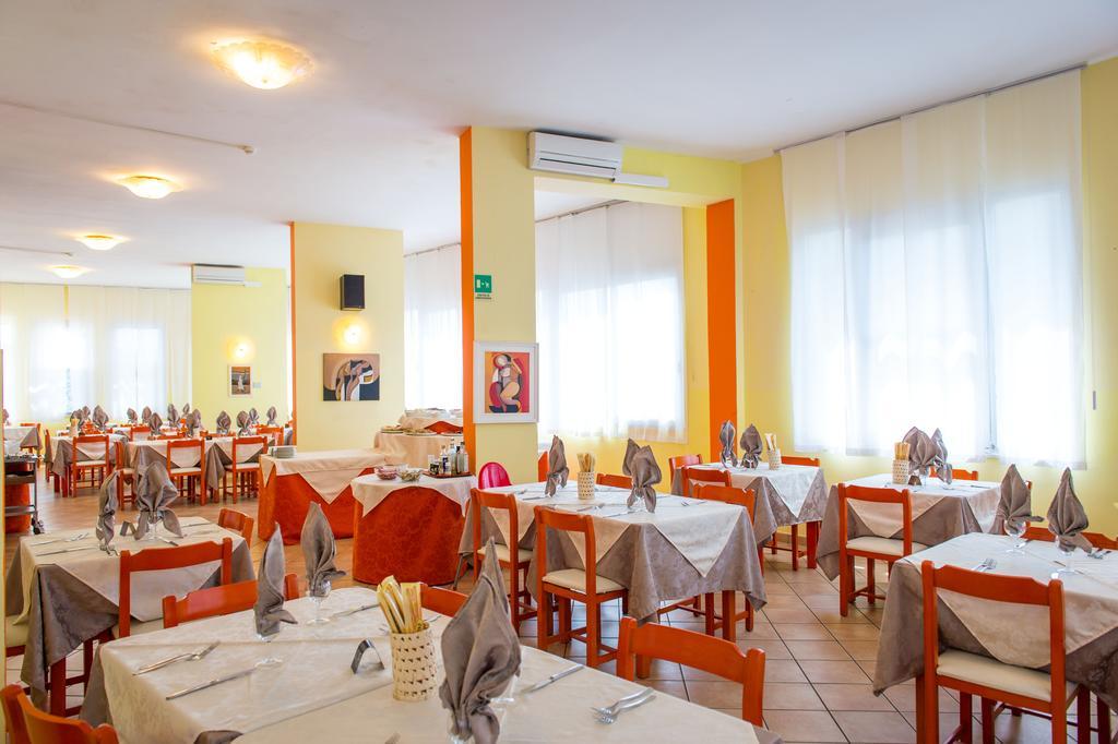 Hotel Levante Sul Mare Lido Di Savio Kültér fotó