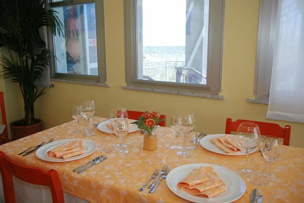 Hotel Levante Sul Mare Lido Di Savio Kültér fotó