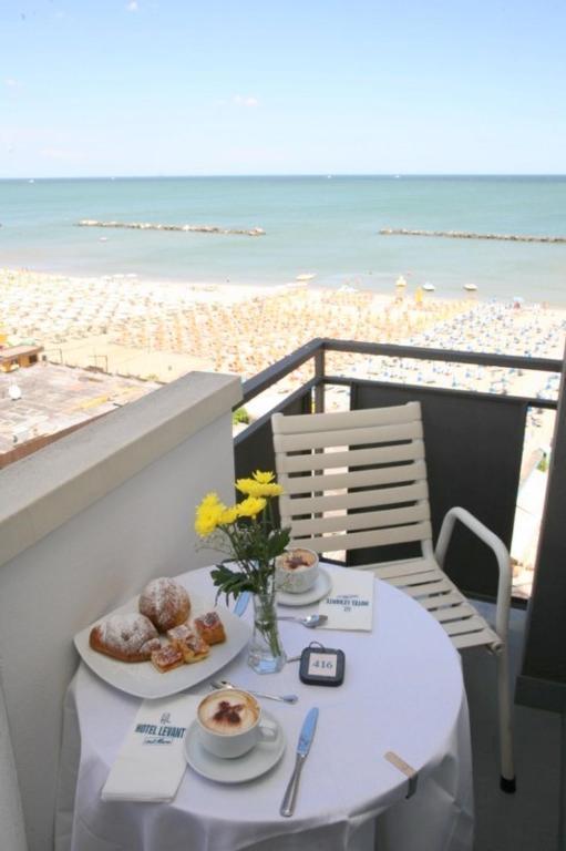 Hotel Levante Sul Mare Lido Di Savio Kültér fotó